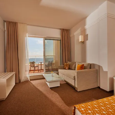 Dreams Sunny And Hotel